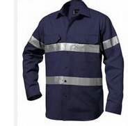 环卫工人工作服该不该换颜色?_环卫工作服为什么要选择橙黄色的_环卫工人工(图3) 环卫工人工作服该不该换颜色?_环卫工作服为什么要选择橙黄色的_环卫工人工(图3)